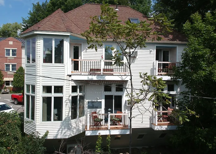Camden Riverhouse Hotel And Inn