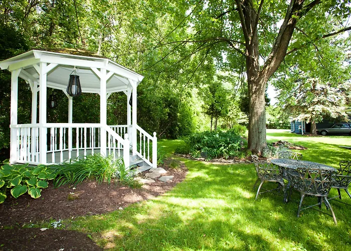 Whispering Winds Motel