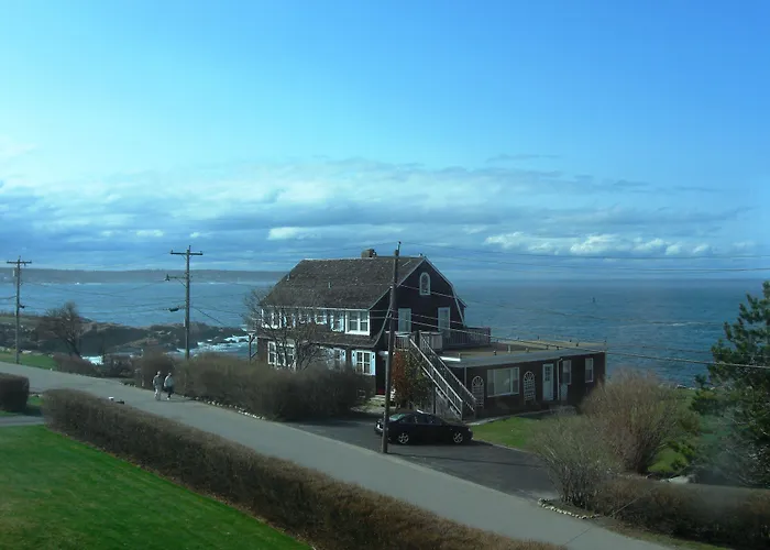 Seafarer Inn