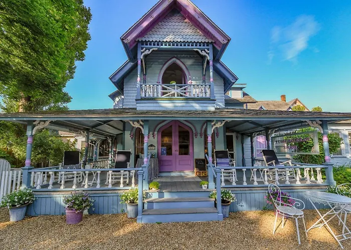 Narragansett House Bed & Breakfast Oak Bluffs