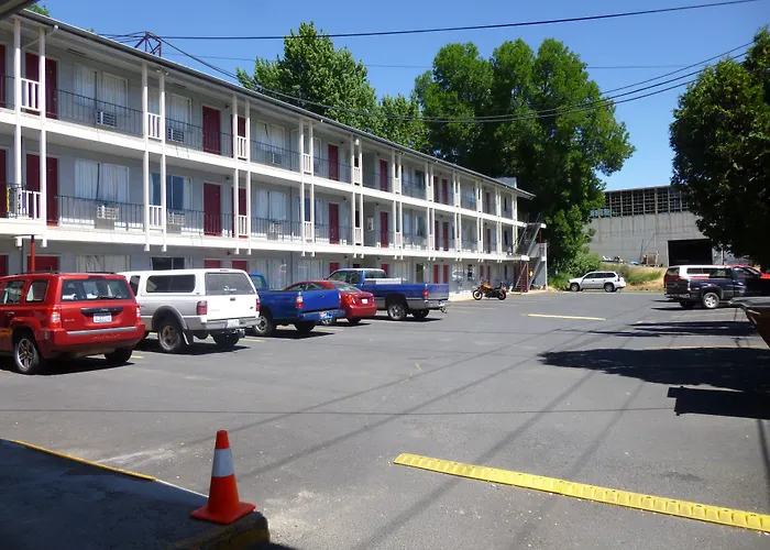Cougar Land Motel Pullman