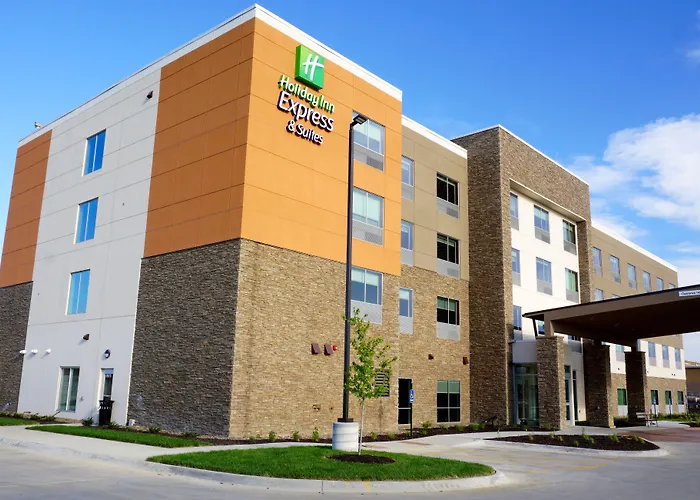 Holiday Inn Express & Suites Omaha - Millard Area By Ihg