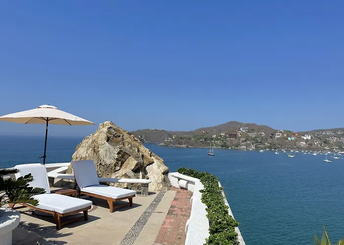 Villa De La Roca Zihuatanejo
