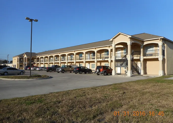 Crossroads Inn & Suites Victoria