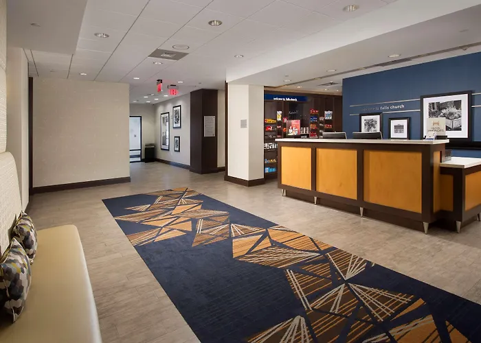 Hampton Inn & Suites Falls Church