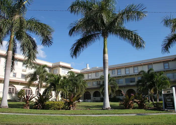 Crystal Bay Historic Hotel St. Petersburg