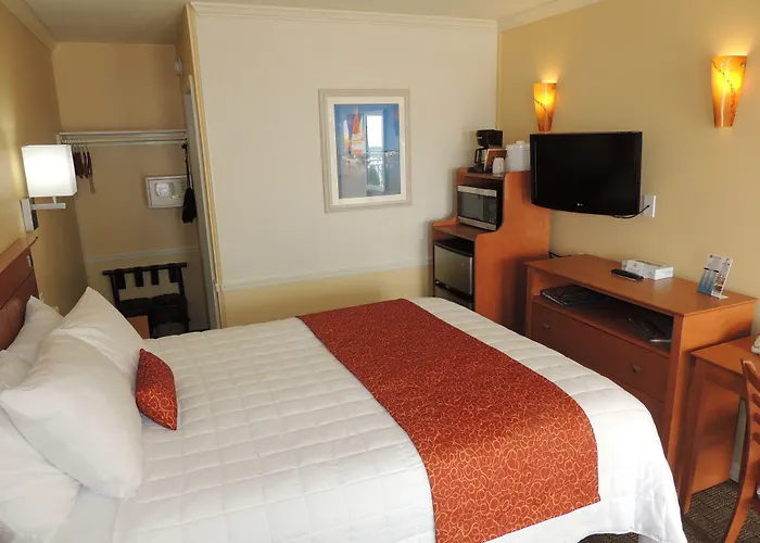 Fleur De Lis Beach Motel
