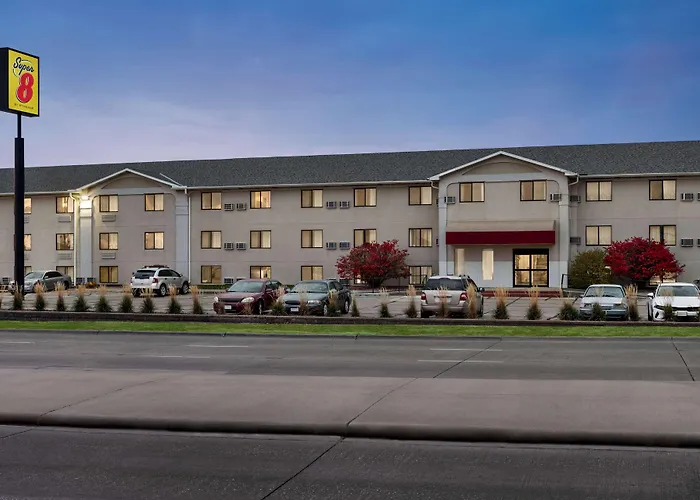 Super 8 By Wyndham Lincoln North