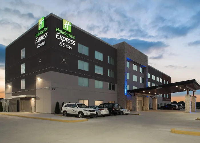 Holiday Inn Express & Suites Kingdom City By Ihg
