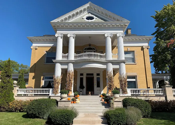 Cartier Mansion Bed & Breakfast Ludington