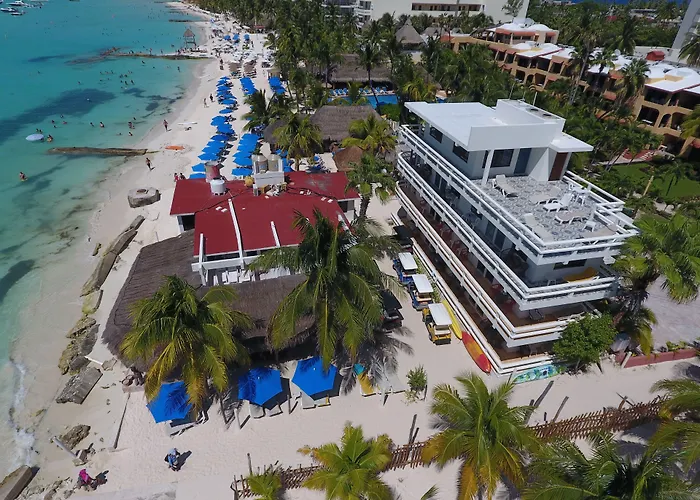 Chichis And Charlies Beachfront Hotel Isla Mujeres