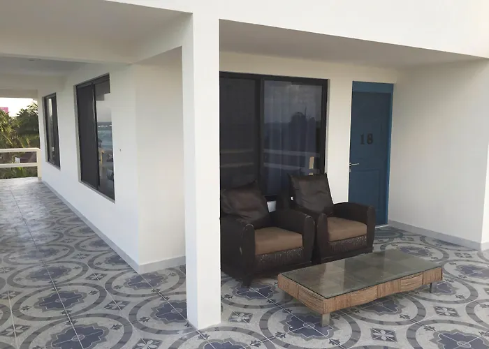 Chichis And Charlies Beachfront Hotel Isla Mujeres