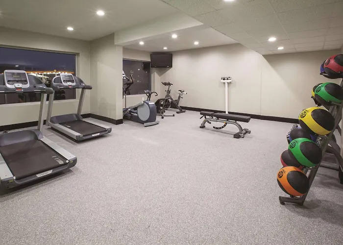 La Quinta By Wyndham New Cumberland - Harrisburg Hotel