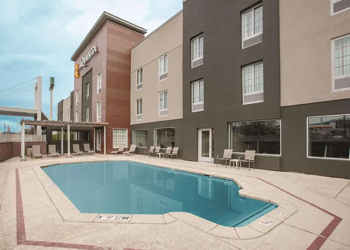 La Quinta By Wyndham New Cumberland - Harrisburg Hotel