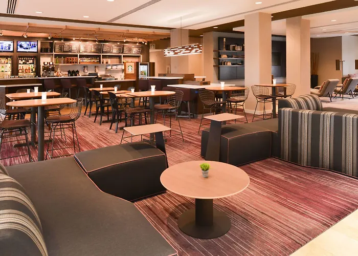 Courtyard By Marriott Toledo North Hotel