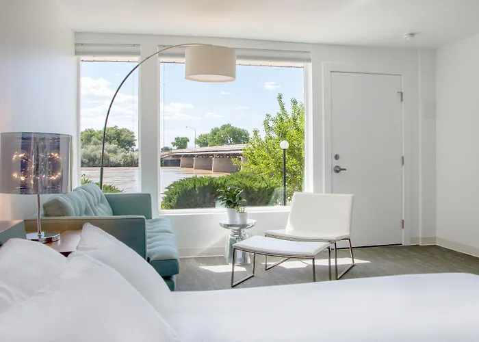 Skyfall Guestrooms Green River