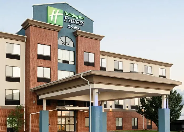 Holiday Inn Express Pratt By Ihg