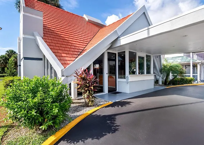 Howard Johnson By Wyndham Vero Beach / Downtown
