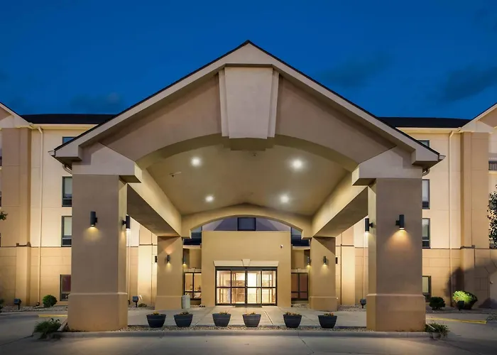 Days Inn & Suites By Wyndham Cedar Rapids
