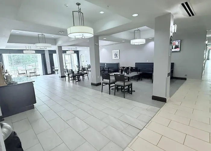 Holiday Inn Express & Suites Bonham By Ihg