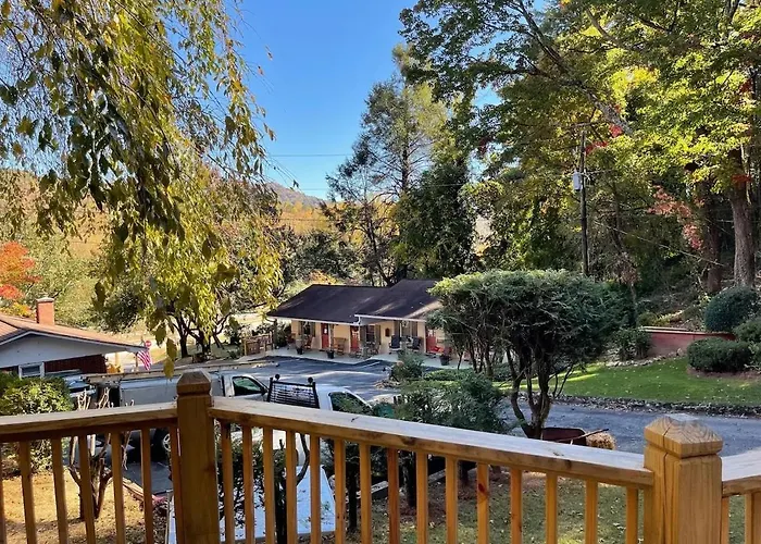 Mountain Aire Cottages, Inn, & Glamping