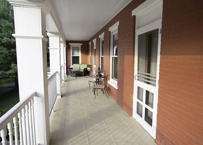 Hollinger House