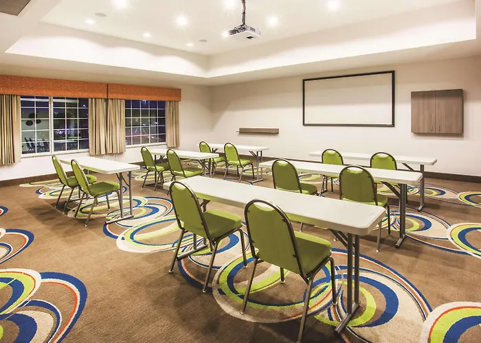 La Quinta By Wyndham St. Paul-Woodbury Hotel