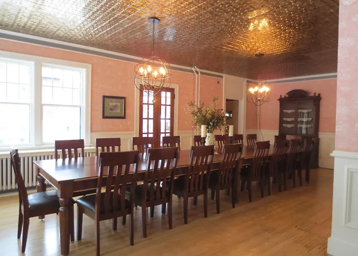 Carriage House Bed & Breakfast Winona