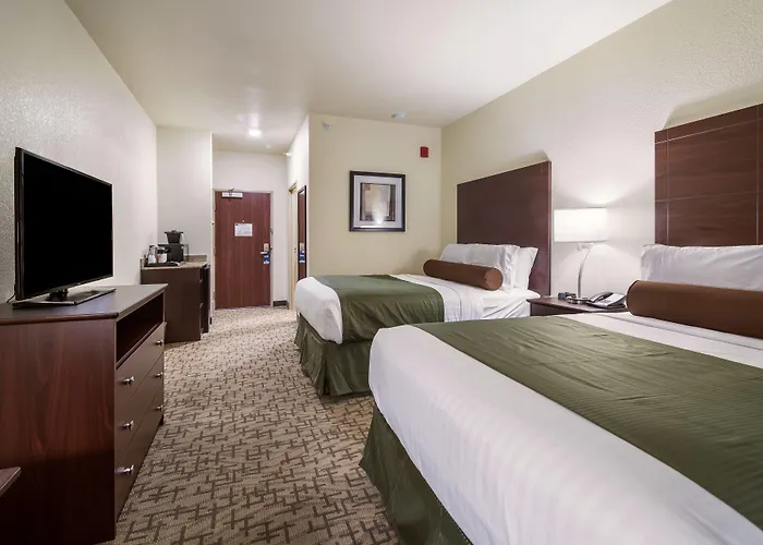 Cobblestone Hotel & Suites - Victor