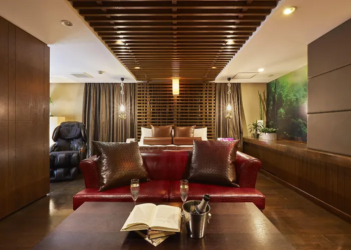 Hotel Love (Adults Only)