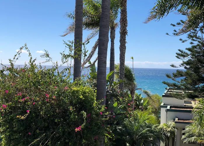 Seaside Laguna Inn & Suites
