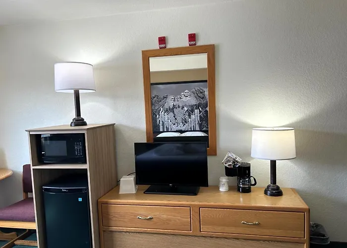 Super 8 By Wyndham Hill City/Mt Rushmore/ Area