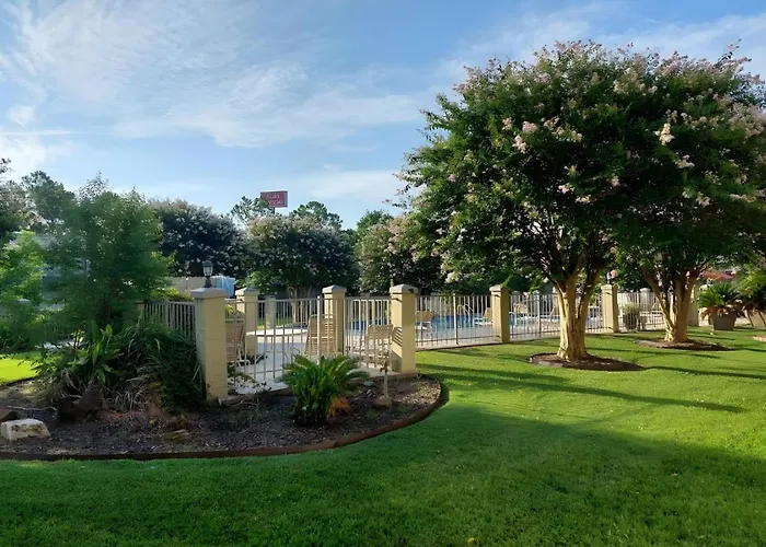 Iberia House & Suites