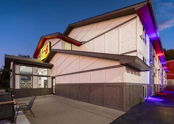Super 8 By Wyndham Winona Mn Motel