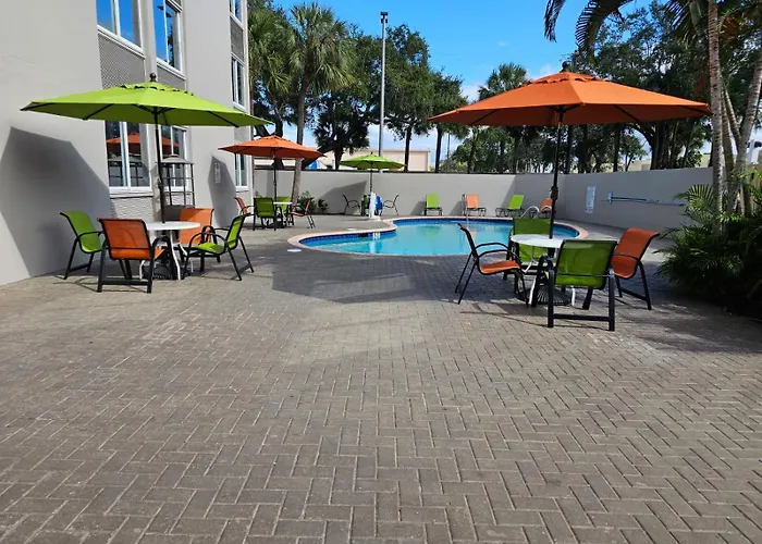 La Quinta I-95 Deerfield Beach - Next To The Home Depot & Behind The Wawa