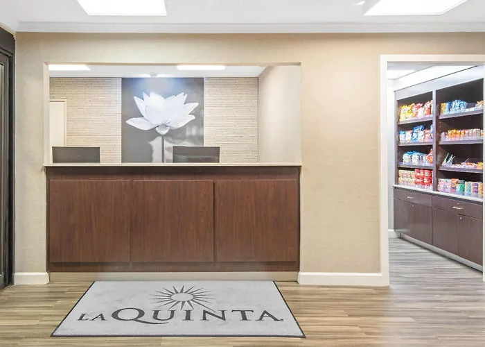 La Quinta By Wyndham Baton Rouge Siegen Lane Hotel Inniswold