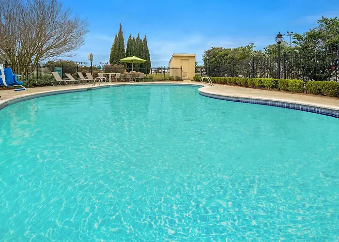 La Quinta By Wyndham Baton Rouge Siegen Lane Hotel Inniswold