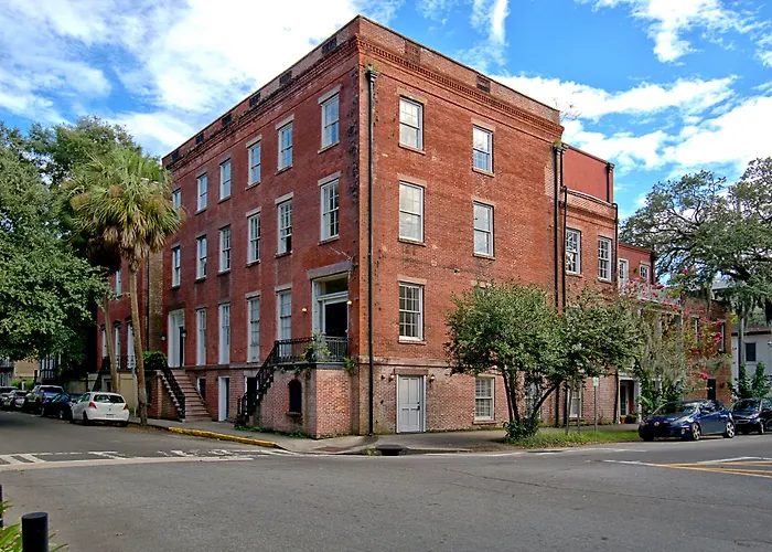 Comfy Carriage House Steps From The River Savannah