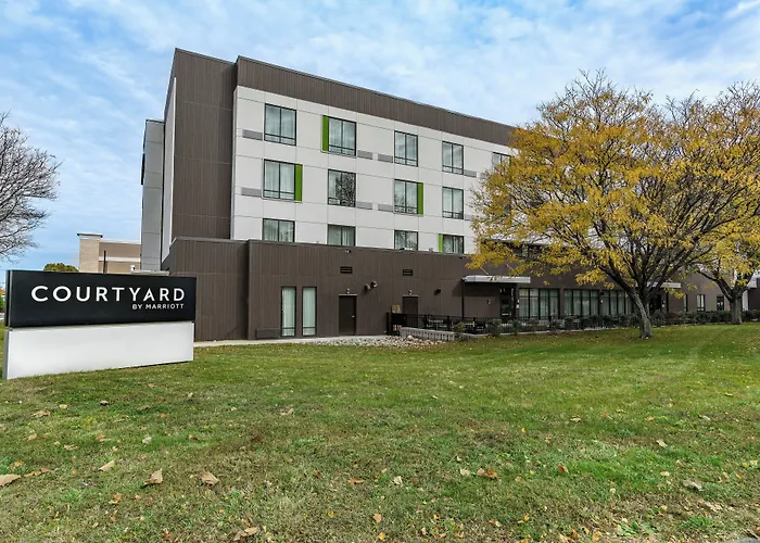 Courtyard By Marriott West Springfield Hotel