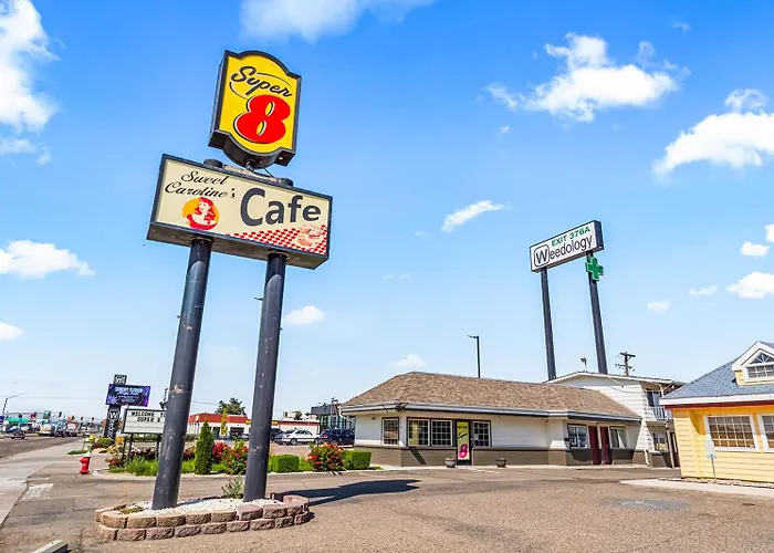 Super 8 By Wyndham Ontario