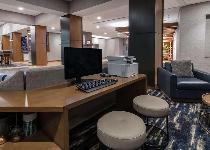 Hampton Inn & Suites Fort Wayne Downtown