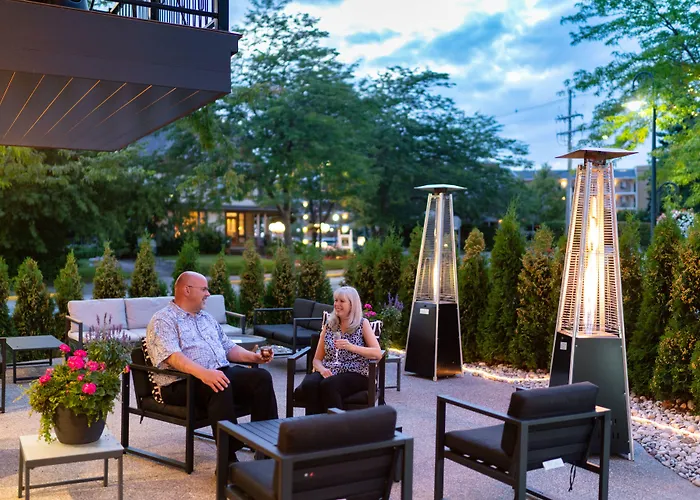 The Earl Of Charlevoix Hotel