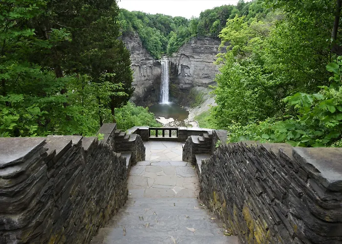Inn At Taughannock Falls