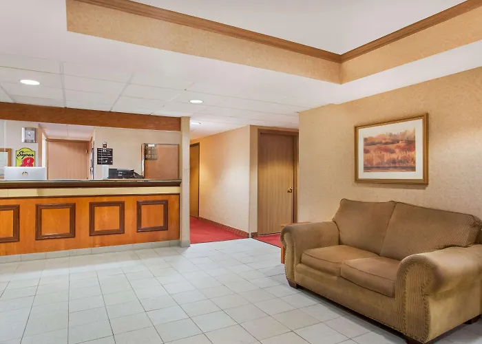 Super 8 By Wyndham Defiance Hotel