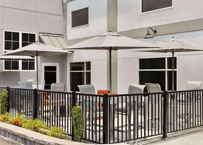 Days Inn & Suites By Wyndham Bowling Green