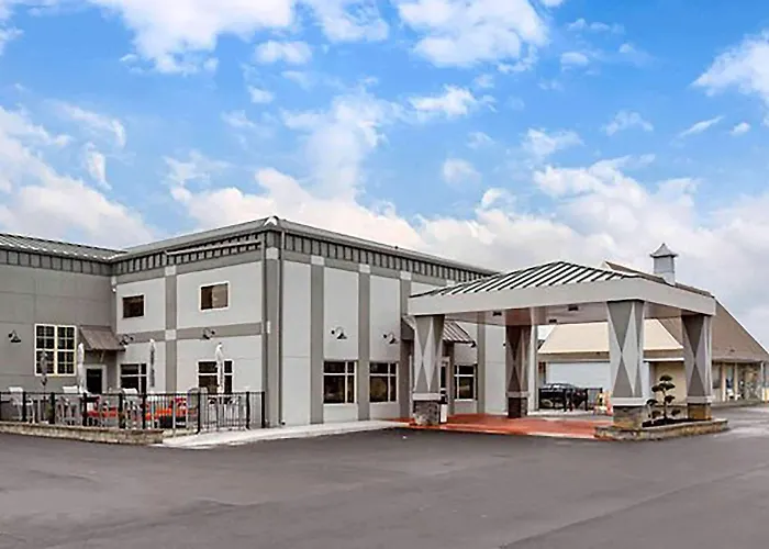 Days Inn & Suites By Wyndham Bowling Green