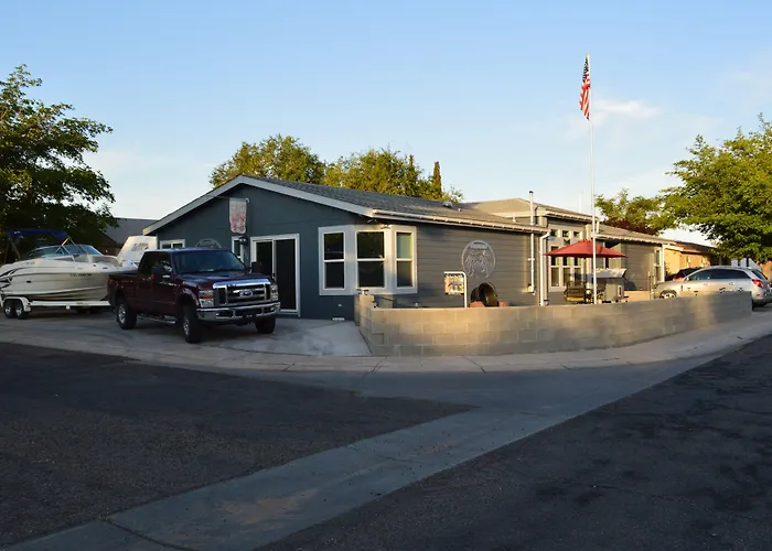The Bear'S Den B&B