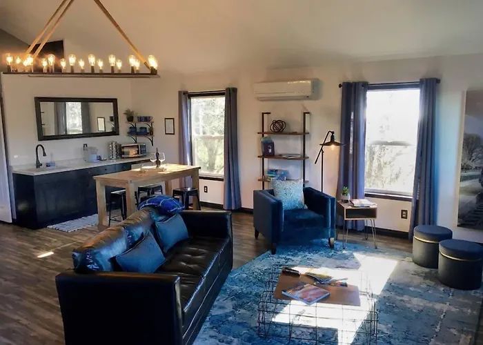 Papillon Cellars - The Loft Hotel Mariposa