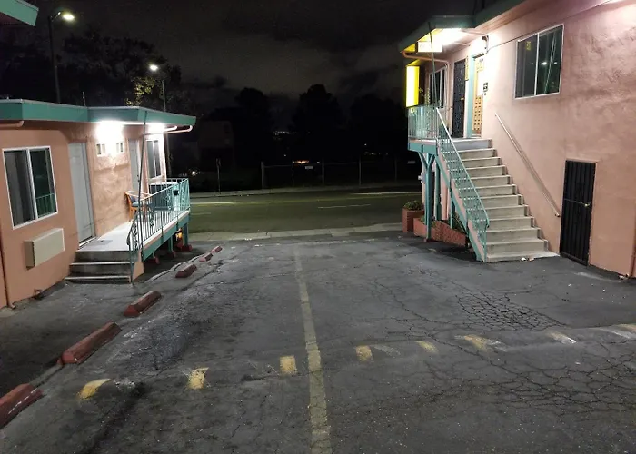 Travis Lodge Motel 16 Oakland