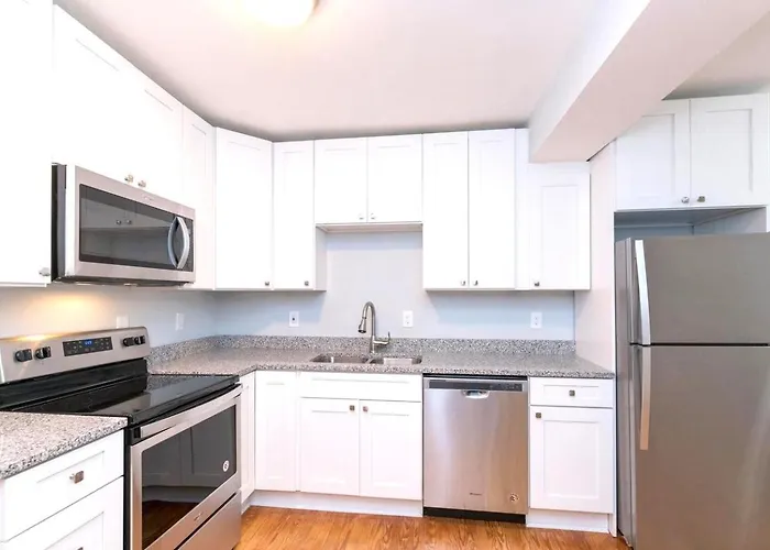 Budget Bed Room Near Downtown Inner Harbor W Free Parking